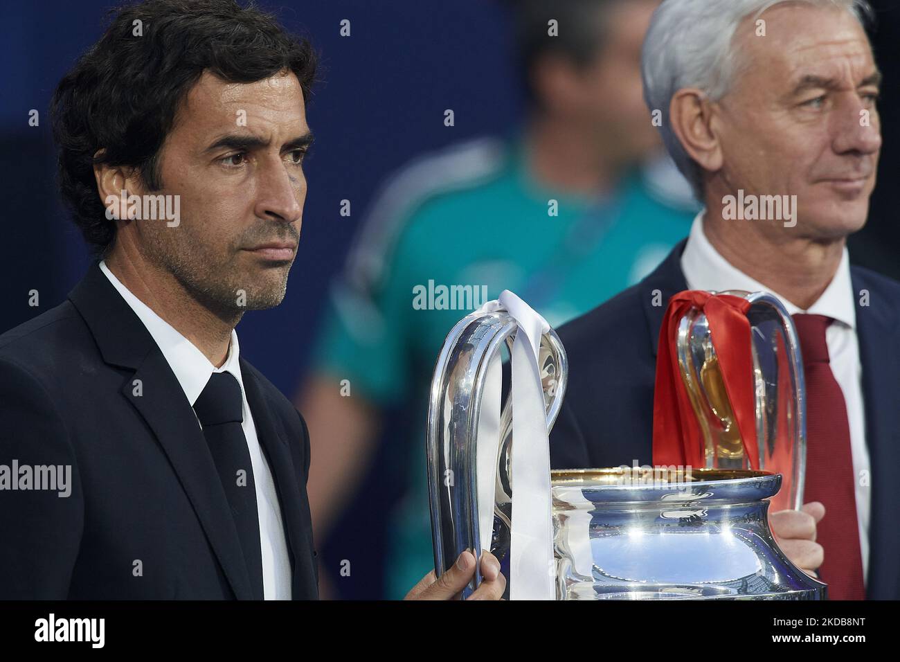 Raul Gonzalez Blanco and Ian Rush with the trophy during the UEFA Champions League final match between Liverpool FC and Real Madrid at Stade de France on May 28, 2022 in Paris, France. (Photo by Jose Breton/Pics Action/NurPhoto) Stock Photo