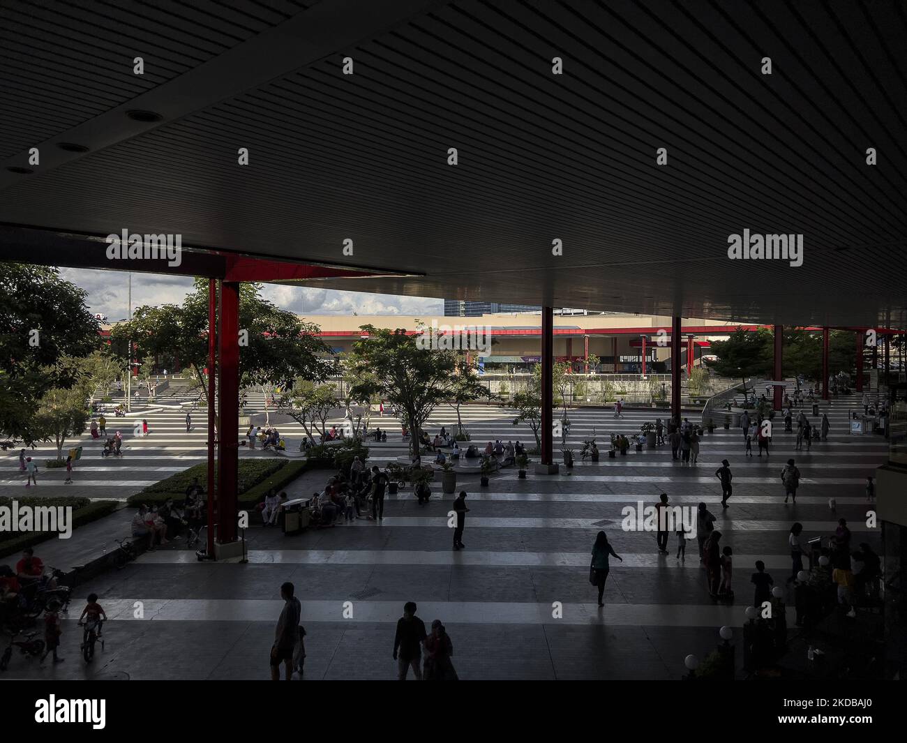 The atmosphere of a mall in South Tangerang which is full of visitors while enjoying the holiday that was born the foundation of the Indonesian state: Pancasila. With the decline in the COVID-19 pandemic in Indonesia, people are returning to normal activities by returning to gathering with family and friends in open places, in South Tangerang, Indonesia, on June 01, 2022. (Photo by Donal Husni/NurPhoto) Stock Photo