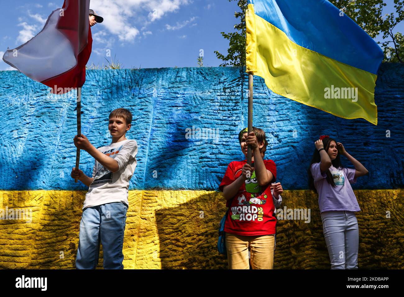 Ukrainian kids celebrate International Children's Day during an event oraganized at the pedestal of the former monument of the Soviet marshal Ivan Konev, repainted in the colors of the Ukrainian flag after the Russian invasion on February. Krakow, Poland on June 1st, 2022. (Photo by Beata Zawrzel/NurPhoto) Stock Photo
