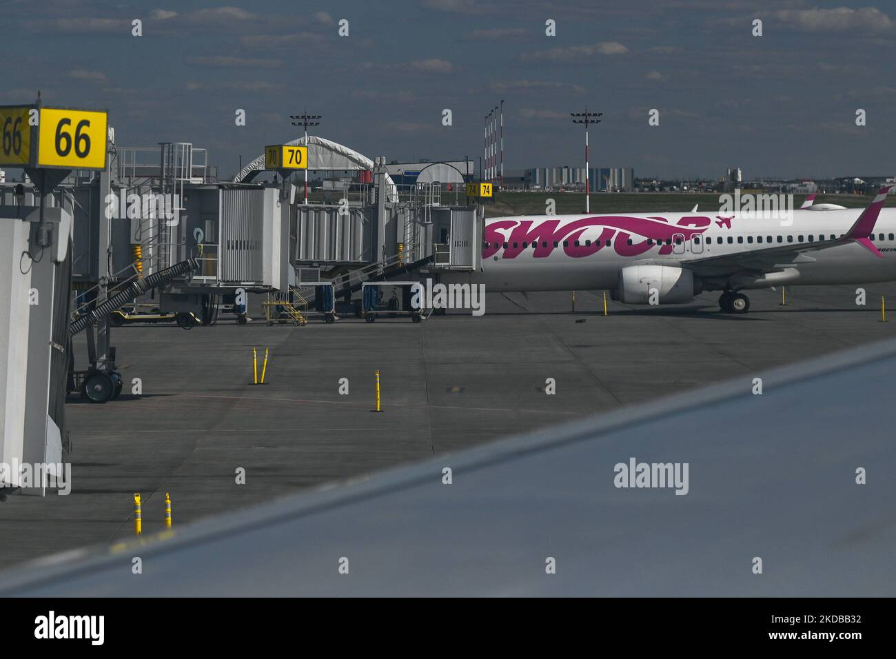 SWOOP plane at Edmonton International Airport. On Sunday, May 22, 2022, in Edmonton International Airport, Edmonton, Alberta, Canada. (Photo by Artur Widak/NurPhoto) Stock Photo