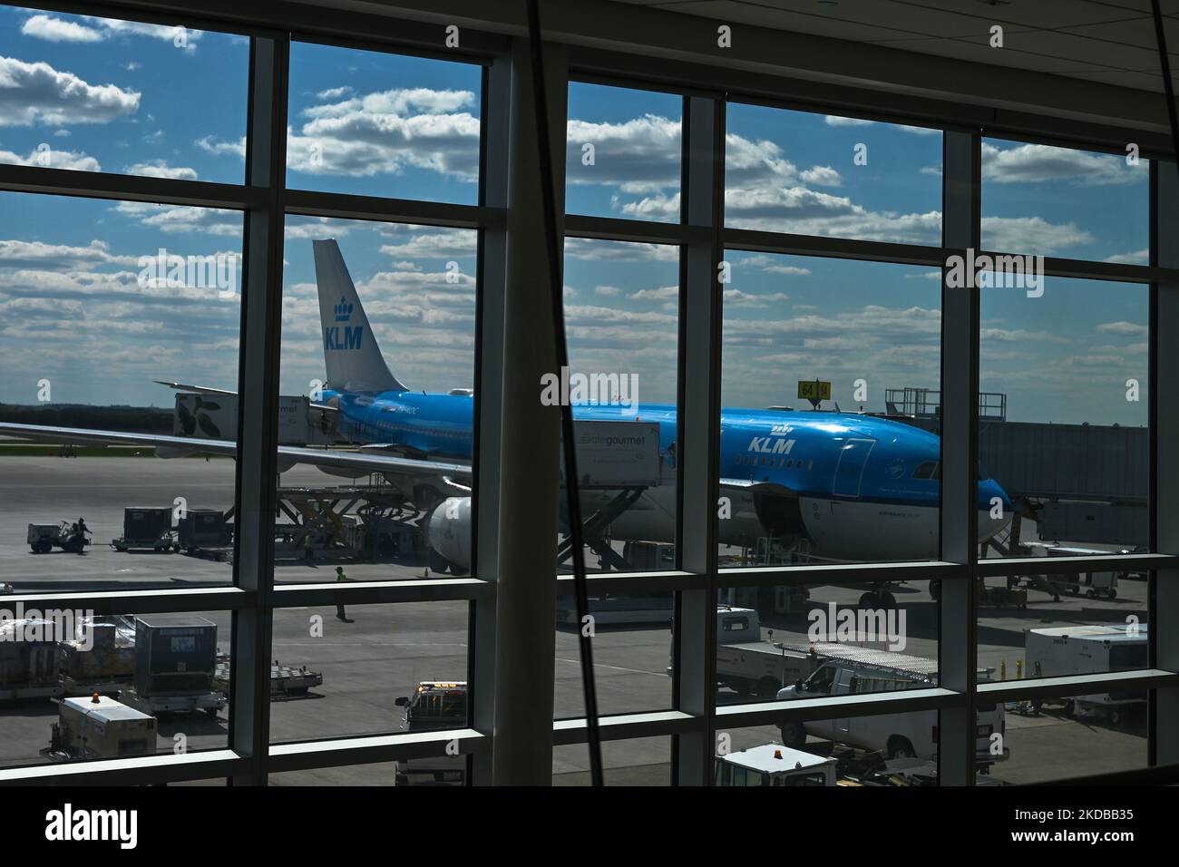 KLM plane at Edmonton International Airport. On Sunday, May 22, 2022, in Edmonton International Airport, Edmonton, Alberta, Canada. (Photo by Artur Widak/NurPhoto) Stock Photo