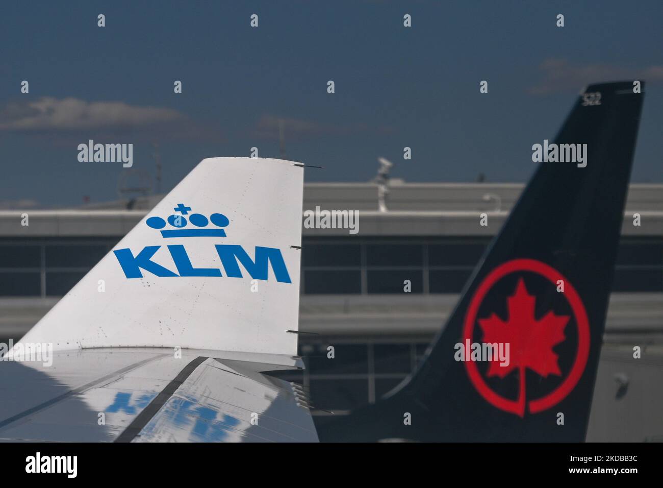 KLM and Air Canada planes at Edmonton International Airport. On Sunday, May 22, 2022, in Edmonton International Airport, Edmonton, Alberta, Canada. (Photo by Artur Widak/NurPhoto) Stock Photo