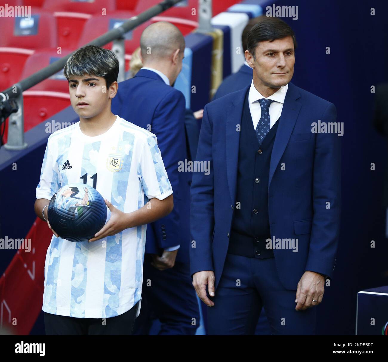 L-R Son of Sergio Aguero and Javier Zanetti former Argentina playerduring Finalissima Conmebol - UEFA Cup of Champions between Italy and Argentina at Wembley Stadium , London, UK 01st June, 2022 (Photo by Action Foto Sport/NurPhoto) Stock Photo