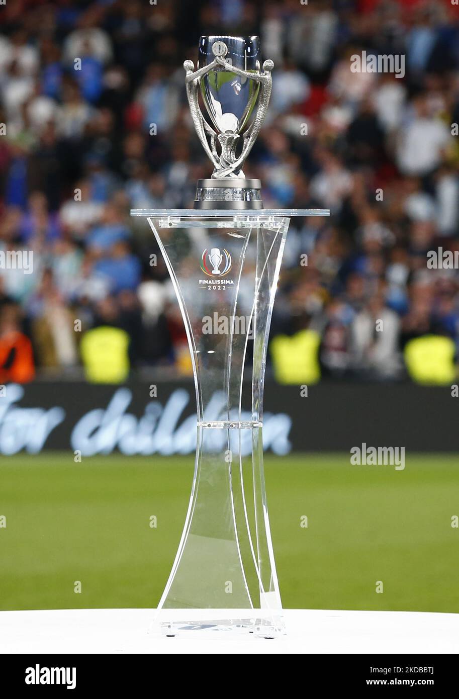 LONDON, ENGLAND - JUNE 01:Finalissima Conmebol - UEFA Cup of Champions Trophy during Finalissima Conmebol - UEFA Cup of Champions between Italy and Argentina at Wembley Stadium , London, UK 01st June, 2022 (Photo by Action Foto Sport/NurPhoto) Stock Photo