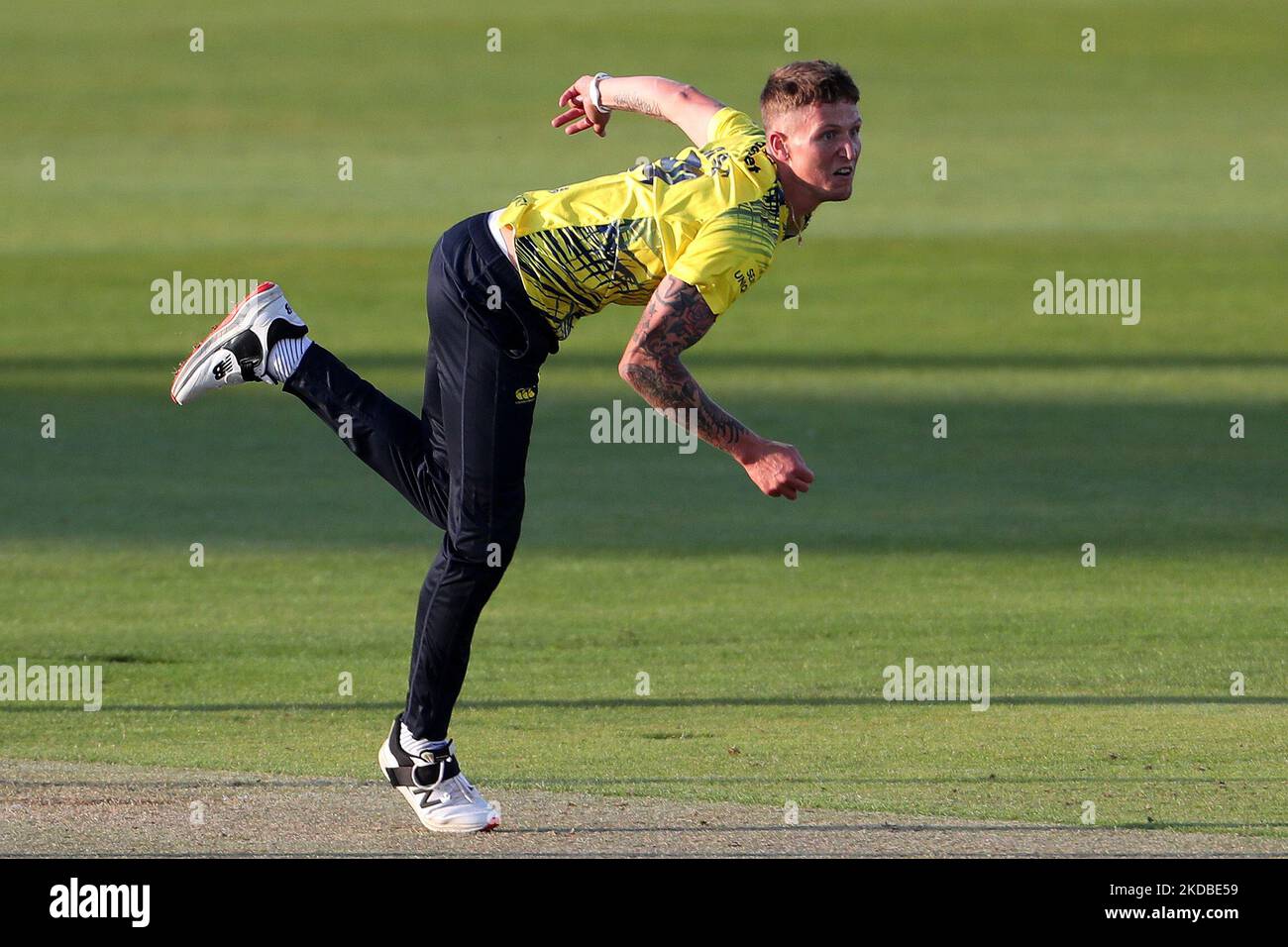 JUN 1st Durham's Brydon Carse bowling during the Vitality T20 Blast match between Durham County Cricket Club and Worcestershire at the Seat Unique Riverside, Chester le Street on Wednesday 1st June 2022. (Photo by Mark Fletcher /MI News/NurPhoto) Stock Photo
