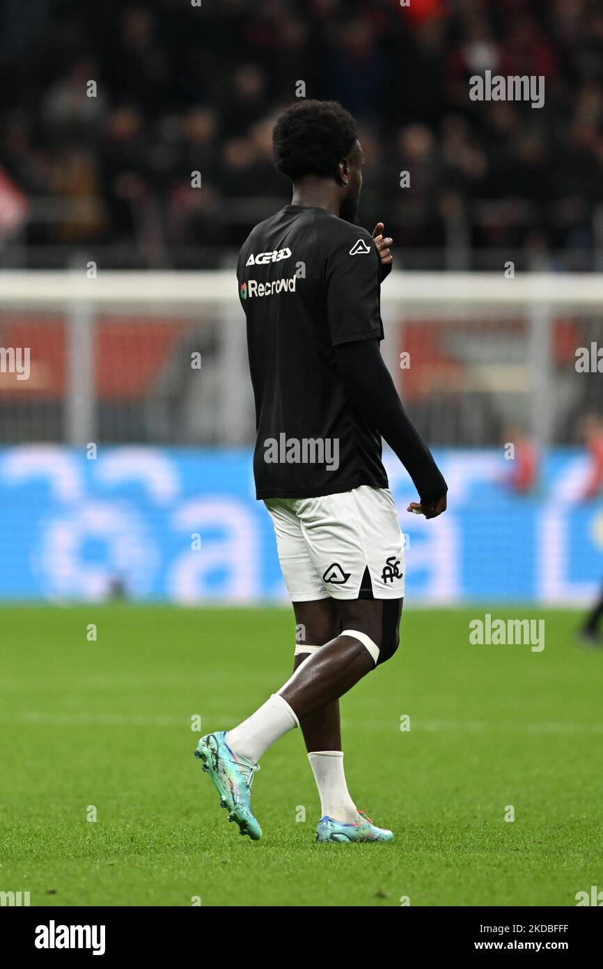 Artemio Franchi stadium, Florence, Italy, October 31, 2021, Lorenzo Venuti ( Fiorentina) and Mbala Nzola (Spezia) during ACF Fiorentina vs Spezia Cal  Stock Photo - Alamy