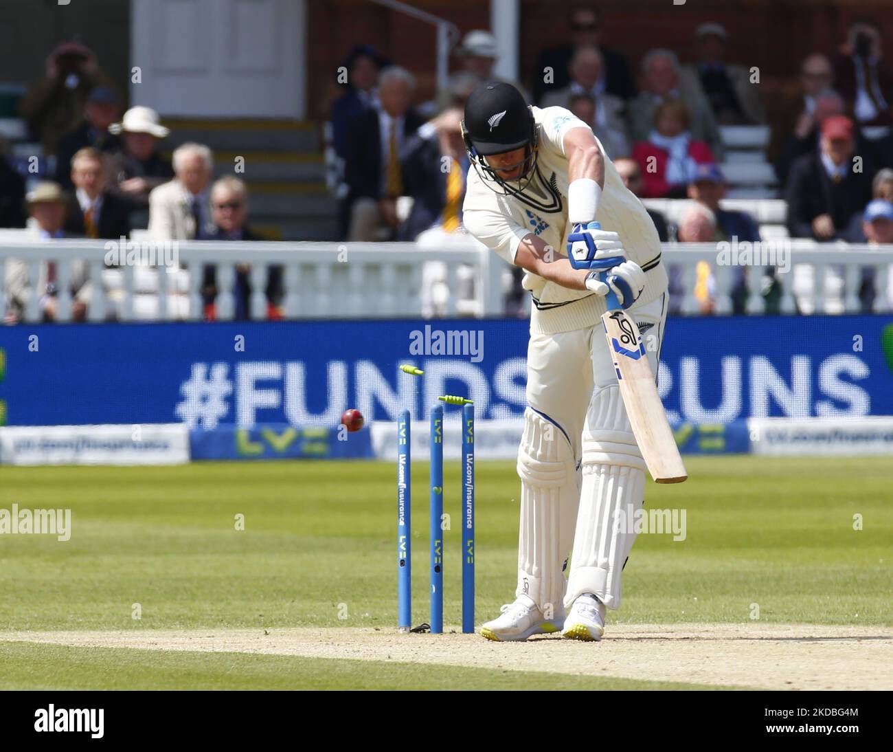 Kyle Jamieson of New Zealand gets bowled out by England's Stuart Broad (Nottinghamshire)during INSURANCE TEST SERIES 1st Test, Day 3,(Day 3 of 5) between England against New Zealand at Lord's Cricket Ground, London on 04th June , 2022 (Photo by Action Foto Sport/NurPhoto) Stock Photo