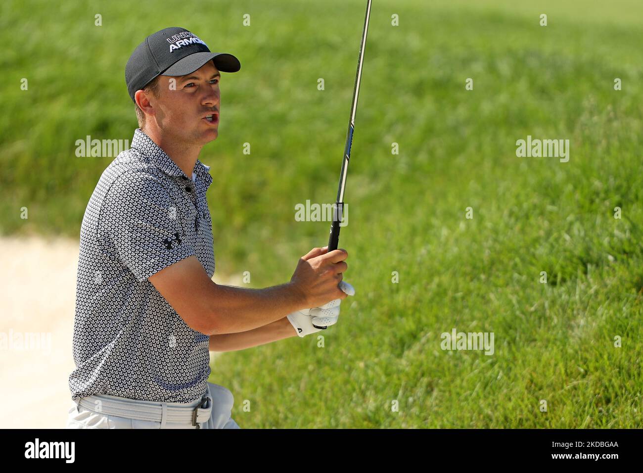 Jordan Spieth of the USA reacts to his shot on the 18th hole during the second round of The Memorial Tournament presented by Workday at Muirfield Village Golf Club in Dublin, Ohio, USA on Friday, June 3, 2022. (Photo by Jorge Lemus/NurPhoto) Stock Photo