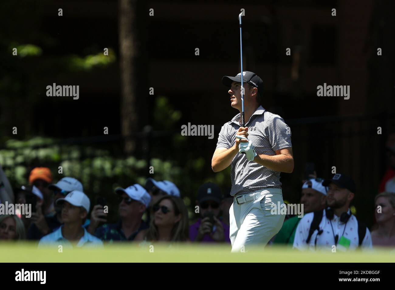Jordan Spieth of the USA hits out of the rough toward the 9th green during the second round of The Memorial Tournament presented by Workday at Muirfield Village Golf Club in Dublin, Ohio, USA on Friday, June 3, 2022. (Photo by Jorge Lemus/NurPhoto) Stock Photo