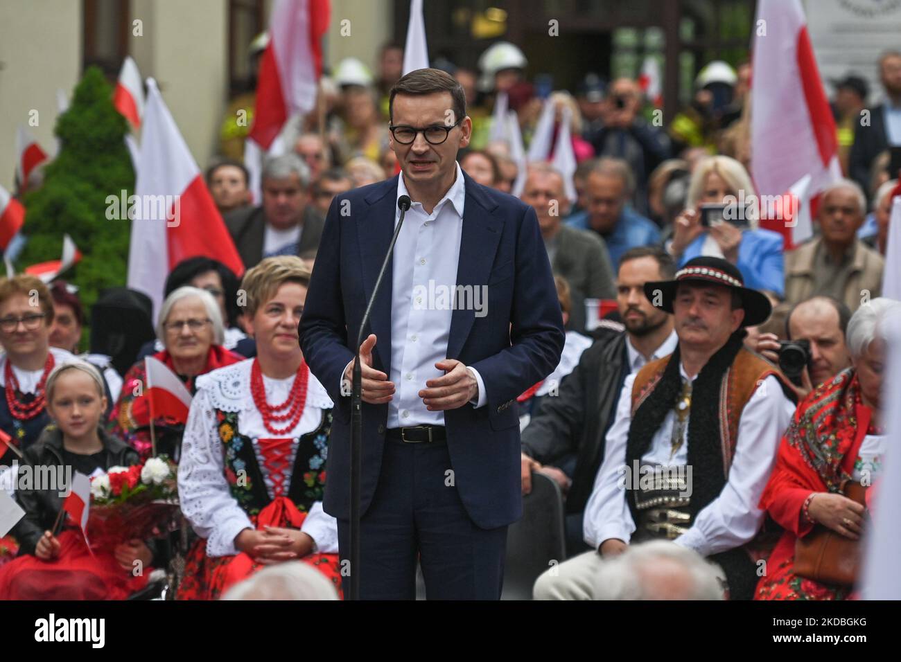 Polish Prime Minister Mateusz Morawiecki speaks to the inhabitants of Olkusz. Mateusz Morawiecki set off to meet the Poles. The first stop of the head of the Polish government was Olkusz near Krakow, where, after handing over a modern ambulance to a local hospital, he met the inhabitants of the city. On Saturday, June 04, 2022, in Olkusz, Lesser Poland Voivodeship, Poland. (Photo by Artur Widak/NurPhoto) Stock Photo