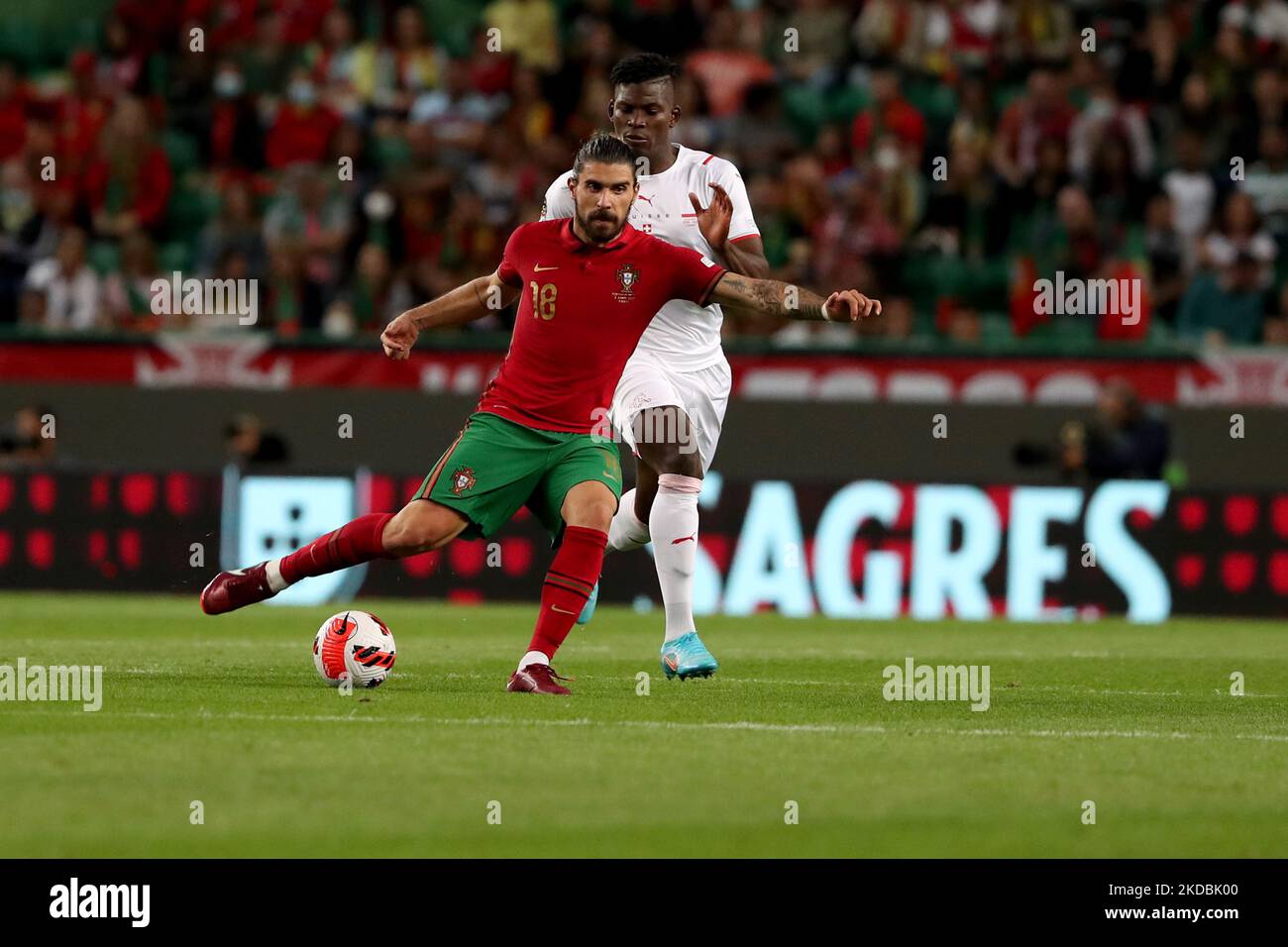 Ruben Neves of Portugal (L) vies with Breel Embolo of Switzerland during the UEFA Nations League, league A group 2 match between Portugal and Switzerland at the Jose Alvalade stadium in Lisbon, Portugal, on June 5, 2022. (Photo by Pedro FiÃºza/NurPhoto) Stock Photo