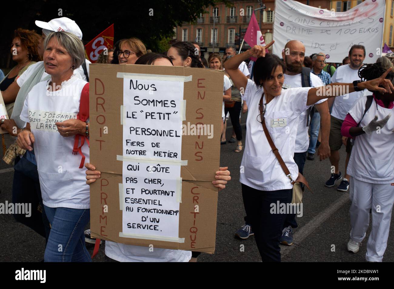 A nurse auxiliary holds a placard reading 'We are the 'little' staff, prouds of our job, who costs nearly nothing but essentials to a working service'. Doctors, nurses, nursing auxiliaries protested against the lack of means for public hospitals as the number of beds are still cut. The Macron's government has cut 5.700 beds in public hospitals only in 2021. 80% of the health workers of the urgency services of Toulouse (part of the University Hospital Purpan) are on strike as some nurses, nurses assitants or even physicians quit the service. They also protest as every part of public health serv Stock Photo