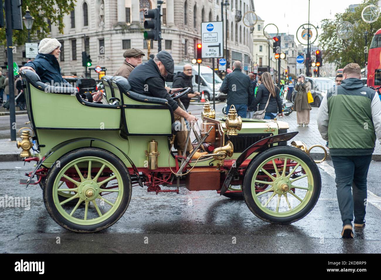 London, UK. 5th Nov, 2022. Veteran, pre first world war, cars pass Trafalgar Square on the eve of the London to Brighton Veteran Car Run. Credit: JOHNNY ARMSTEAD/Alamy Live News Stock Photo