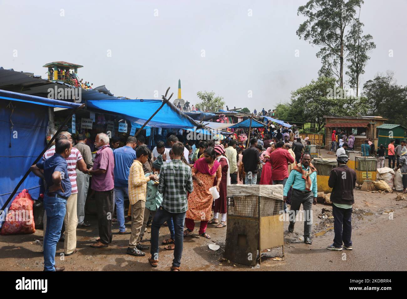 Shops selling snacks and souvenirs near Moir Point in Kodaikanal, Tamil