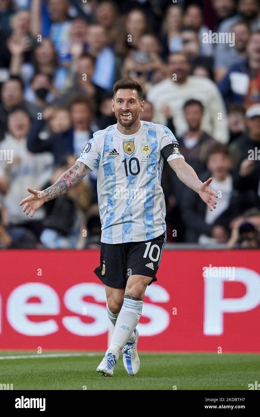Lionel Messi (Paris Saint-Germain) of Argentina celebrates his teammate's goal during the Finalissima 2022 match between Argentina and Italy at Wembley Stadium on June 1, 2022 in London, England. (Photo by Jose Breton/Pics Action/NurPhoto) Stock Photo