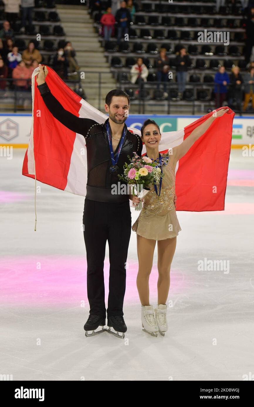 Pairs Awards, LR, DEANNA STELLATO DUDEK & MAXIME DESCHAMPS (CAN