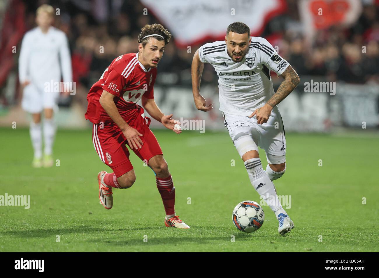 Standard's Cihan Canak and Eupen's Jason Davidson fight for the ball during a soccer match between KAS Eupen and Standard de Liege, Saturday 05 November 2022 in Eupen, on day 16 of the 2022-2023 'Jupiler Pro League' first division of the Belgian championship. BELGA PHOTO BRUNO FAHY Stock Photo