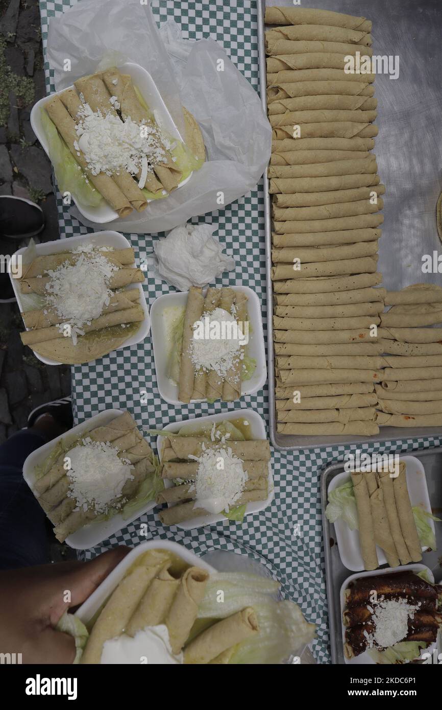 Dia de las mulas hi-res stock photography and images - Alamy