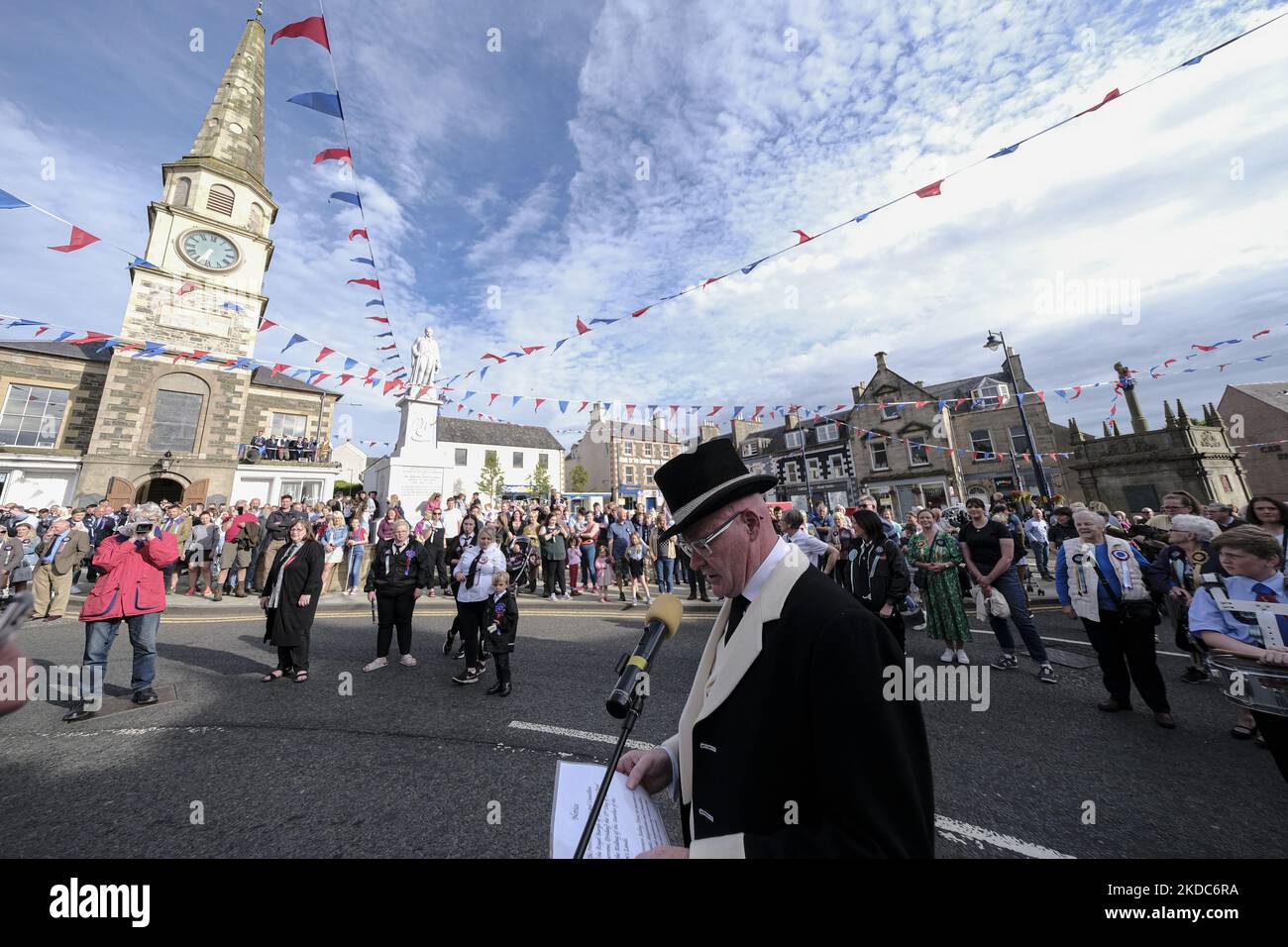 Selkirk, UK. 16.Jun.2022. Selkirk Common Riding 2022. Thursday, The Night afore the Morn. Senior Burgh Officer, Mr Graeme Bell led by the Flute band, preambles the streets starting in the West Port, at 1830hrs, stopping at significant junctions while walking a circuit of the Market Place, High Street, Back Row, Kirk Wynd for the “Crying of the Burley” and then onwards to the Victoria Halls, for the United Crafts Colour Bussin. At 2000hrs during the proceedings the Selkirk Ex-Royal Burgh Standard Bearers form up in a parade to march to the 'Fletcher Memorial' and lay a wreath and mark respects  Stock Photo