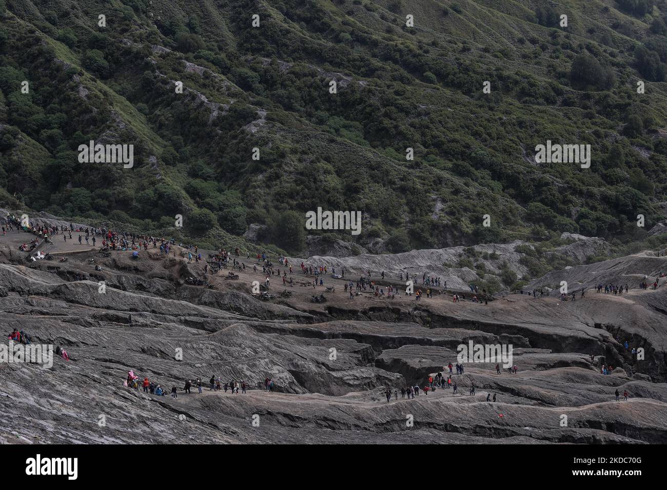 Tenggerese gather during the Yadnya Kasada Festival at the crater of Mount Bromo on June 16, 2022 in Probolinggo, East Java Province, Indonesia. Villagers and worshippers throw offerings such as livestock and other crops into the volcanic crater of Mount Bromo to give thanks to the Hindu gods for ensuring their safety and prosperity. (Photo by Garry Lotulung/NurPhoto) Stock Photo