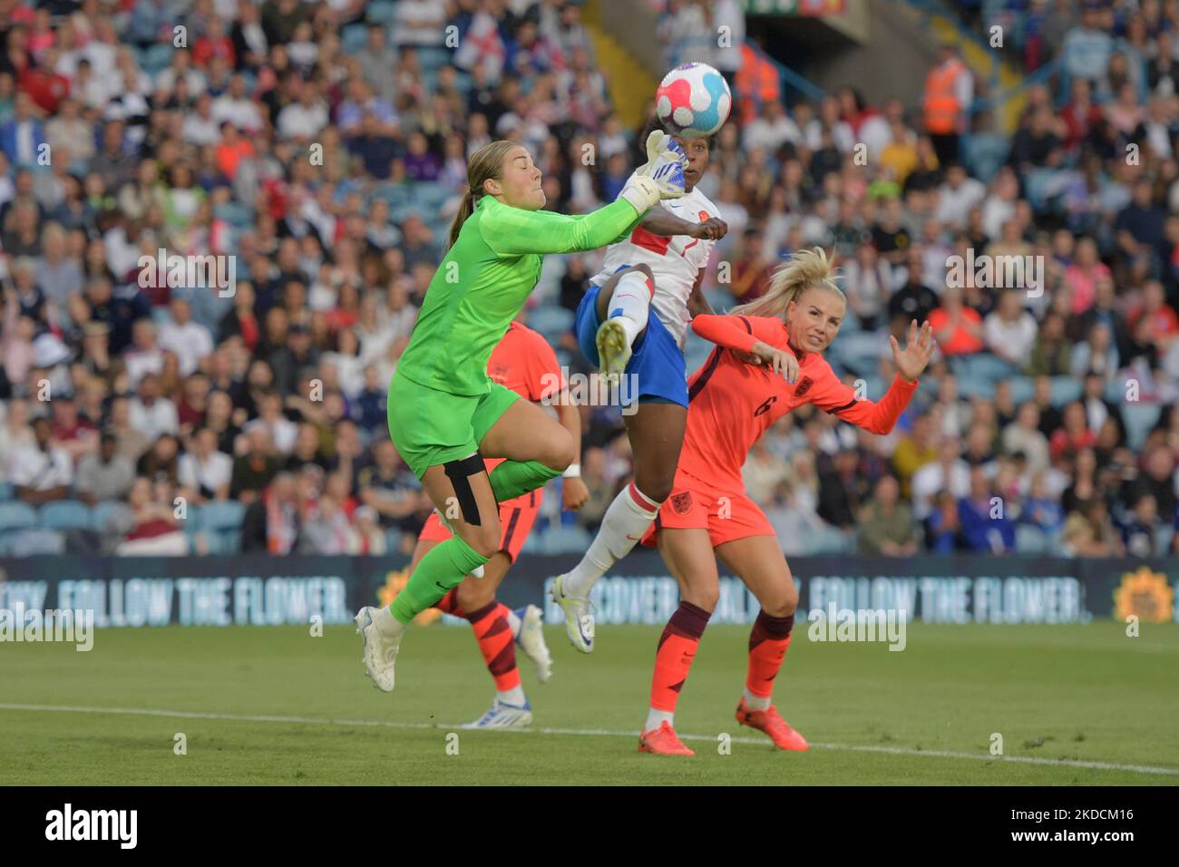 England's Mary Earps bravely come out for the. Ball while under pressure from Netherland's Lineth Beerensteyn during the International Friendly match between England Women and Netherlands at Elland Road, Leeds on Friday 24th June 2022. (Photo by Scott Llewellyn/MI News/NurPhoto) Stock Photo