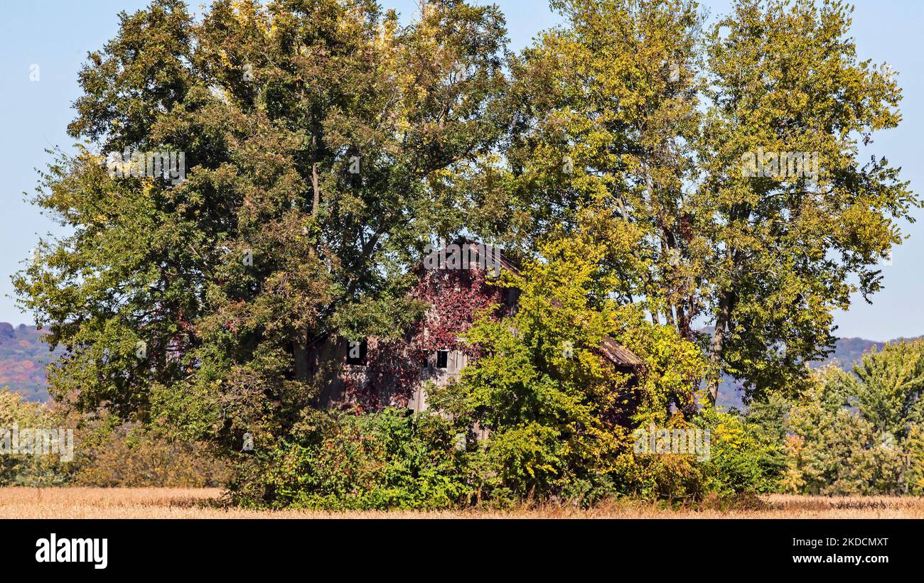 Rural scenic countryside landscape with an old barn Stock Photo - Alamy