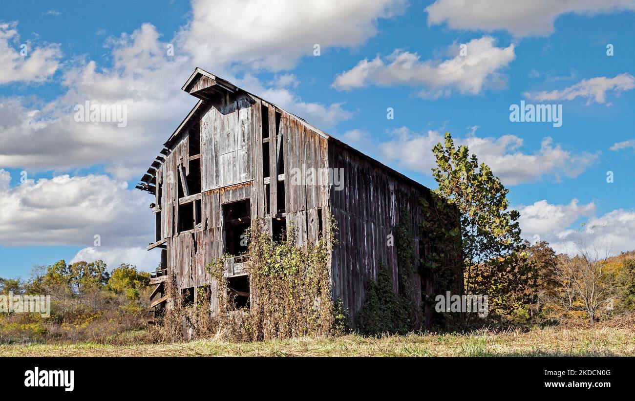Rural scenic countryside landscape with an old barn Stock Photo - Alamy