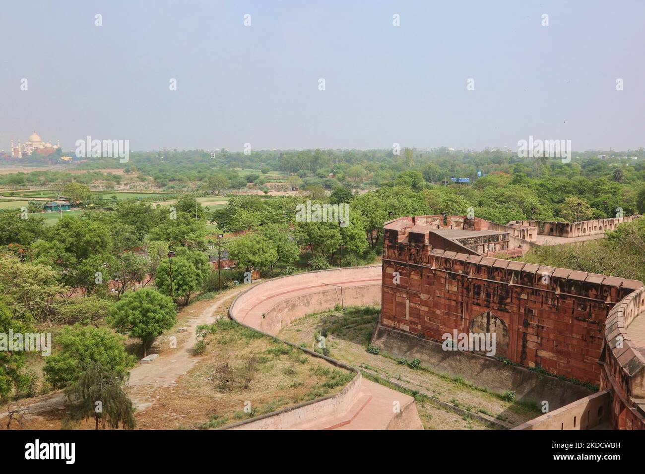 Agra Fort with the Taj Mahal seen in the distance in Agra, Uttar Pradesh, India, on May 04, 2022. Agra Fort was built during 1565-1573 for Mughal Emperor Akbar. (Photo by Creative Touch Imaging Ltd./NurPhoto) Stock Photo