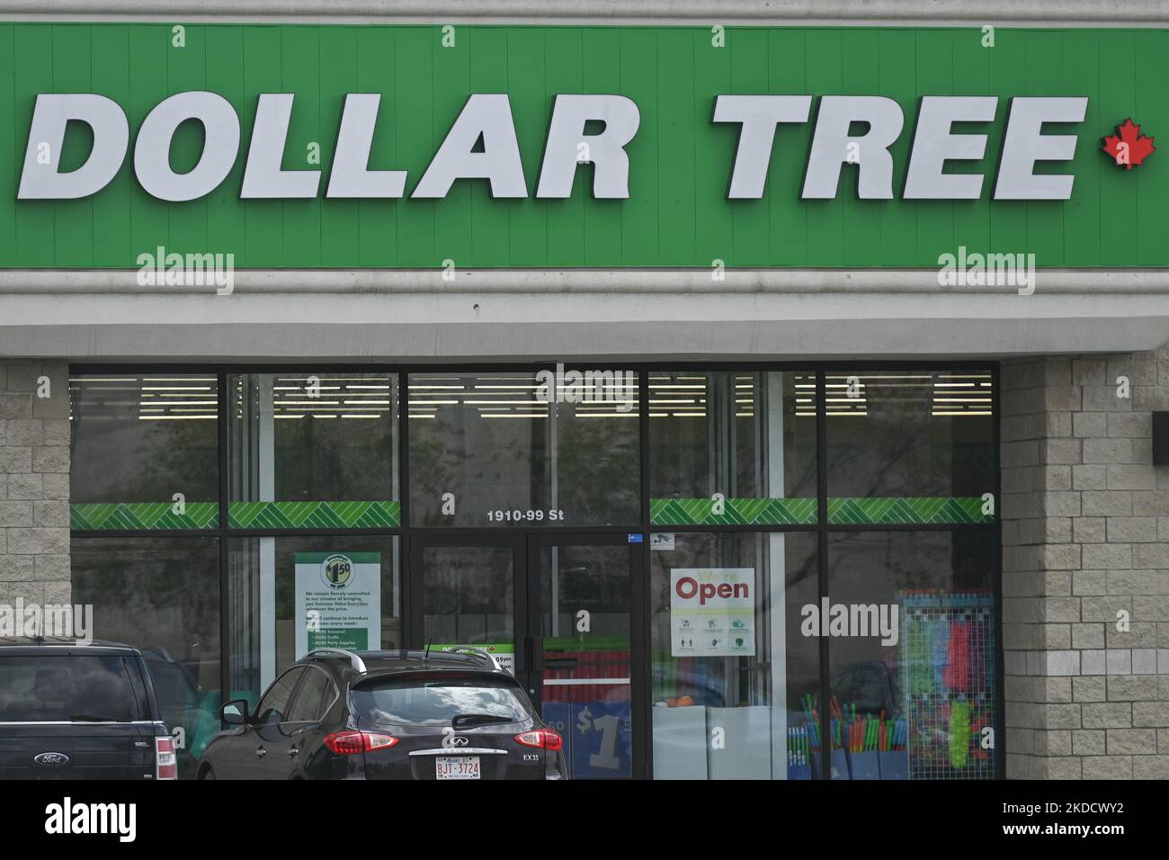 Dollar tree store canada hires stock photography and images Alamy
