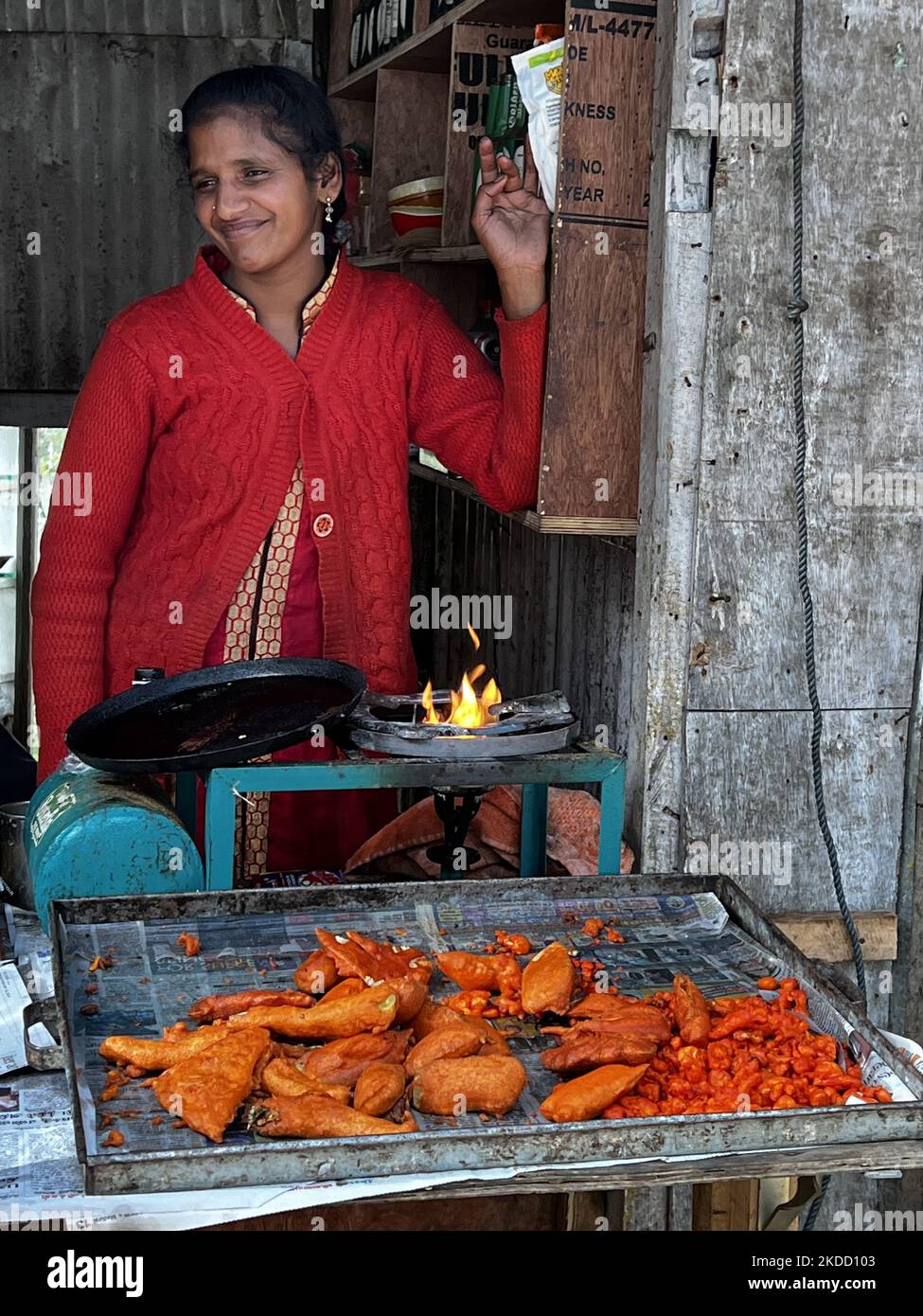 Woman selling fried snacks at a small food shack near the Guna Caves (Devils Kitchen) in Kodaikanal, Tamil Nadu, India, on May 16, 2022. Guna Caves is a series of caves and caverns as well as a sightseeing place which is famous for its 3 Pillar-type Rocks. Devils Kitchen is the original name of this place, but following the Blockbuster Kamal Hassan movie titled Guna (which was filmed in these caves), they are now known as the Guna Caves by Indian tourists. 13 people have died while trying to enter the Caves. (Photo by Creative Touch Imaging Ltd./NurPhoto) Stock Photo