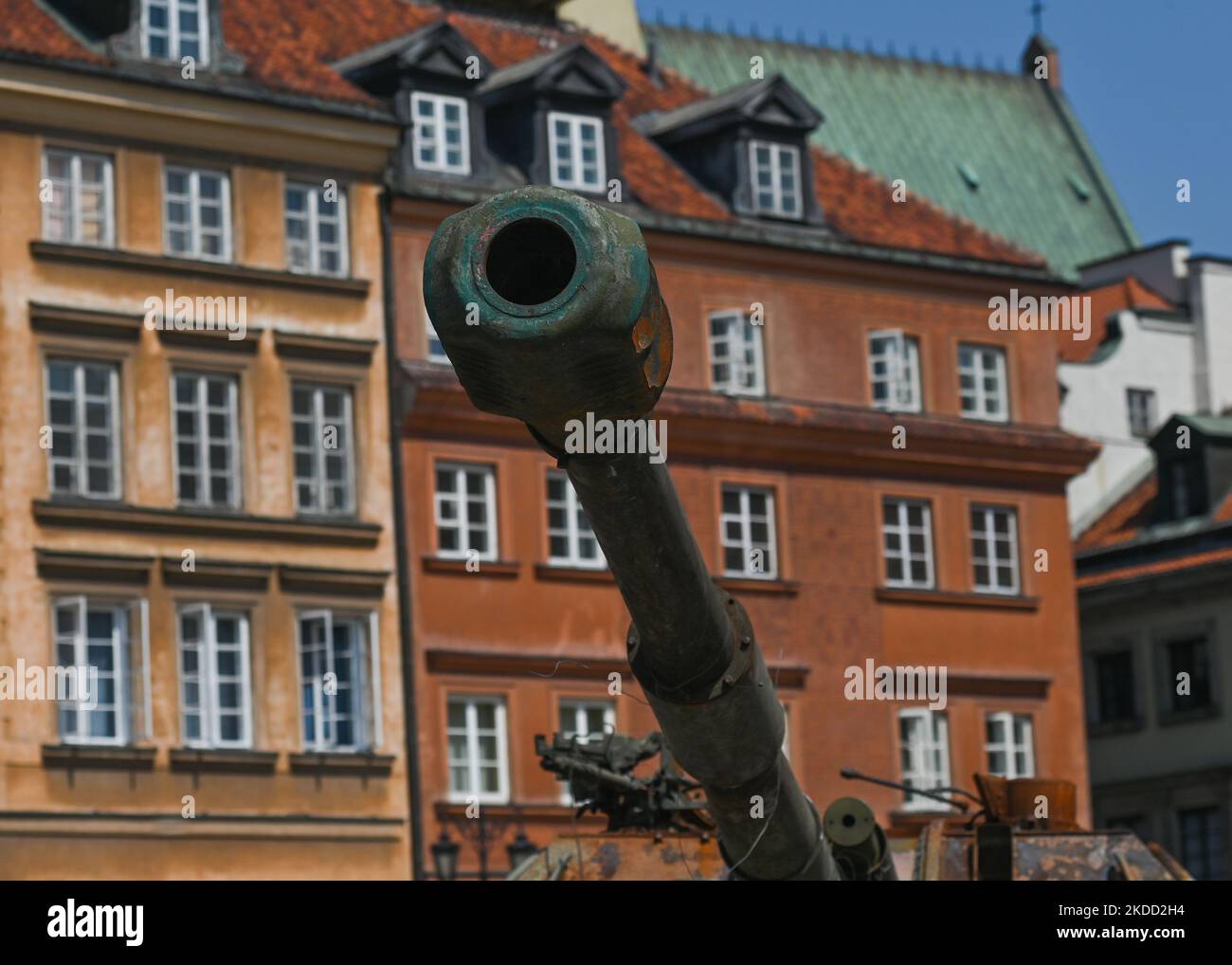 Gun barrel of the self-propelled 2S19 Msta-S howitzer captured by the Ukrainian army on display at the exhibition 'For our freedom and yours' in front of the Royal Castle in the Old Town in Warsaw. On Friday, July 01, 2022, in Warsaw, Poland. (Photo by Artur Widak/NurPhoto) Stock Photo