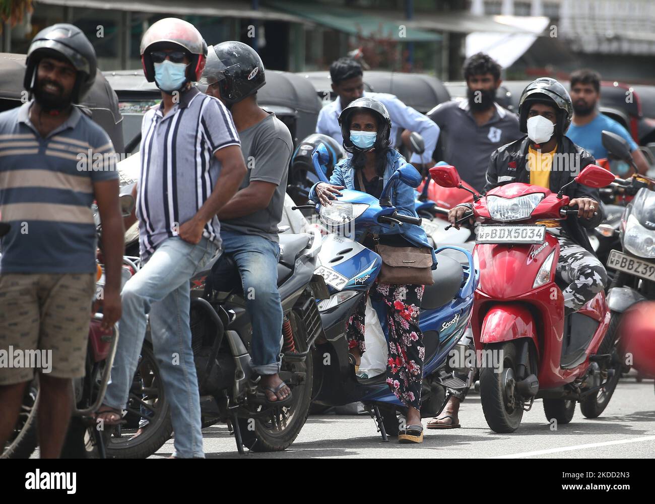 Fuel queues sri lanka hi-res stock photography and images - Alamy