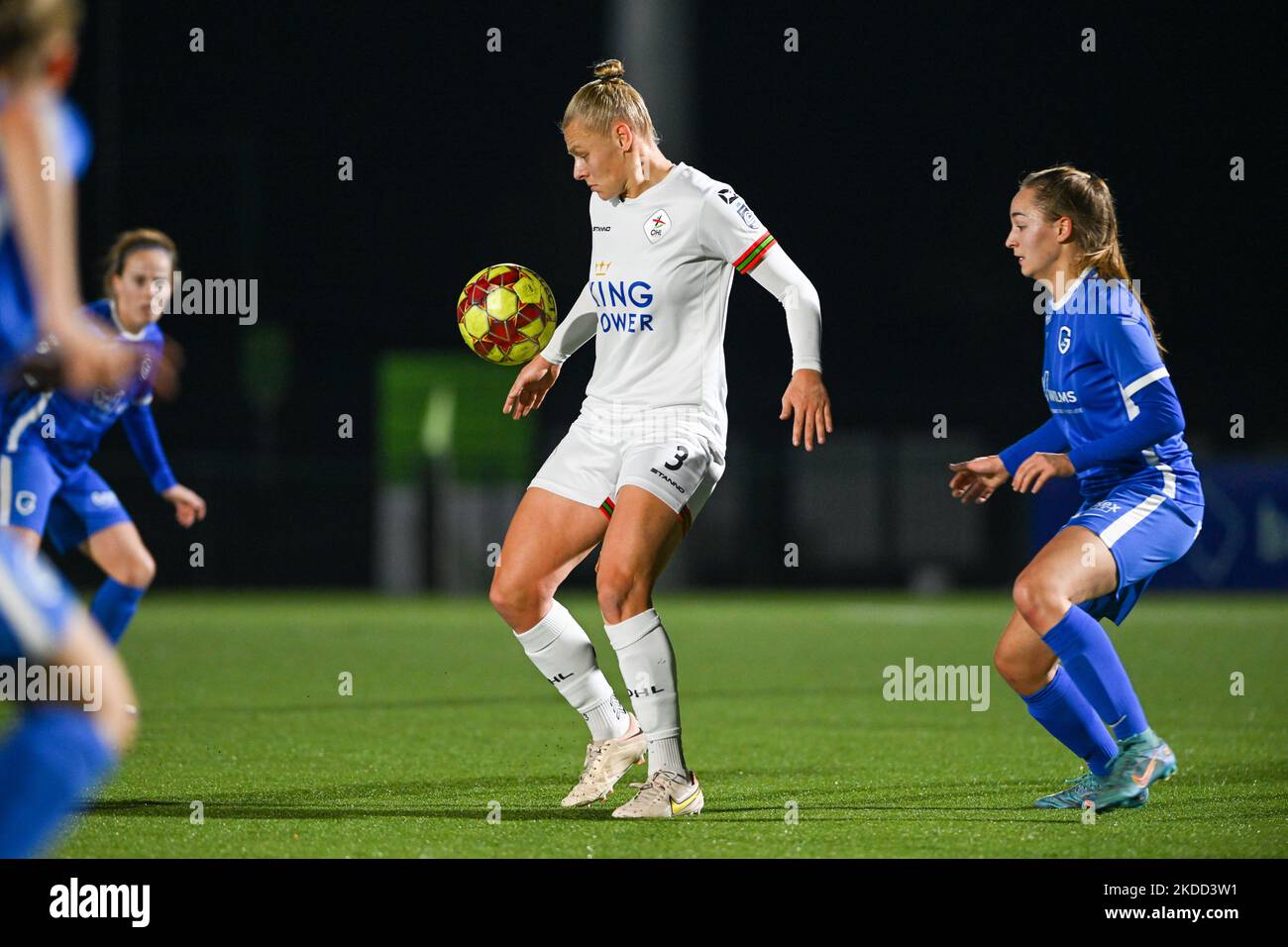 Ella Van Kerkhoven (3) of OHL pictured in a duel with Janne Geers (11
