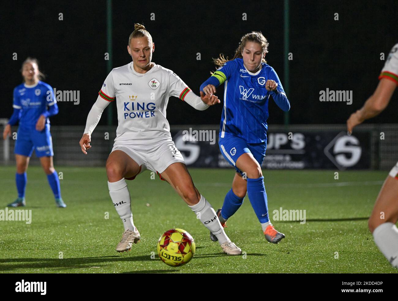Ella Van Kerkhoven (3) of OHL pictured in a duel with Sien Vandersanden