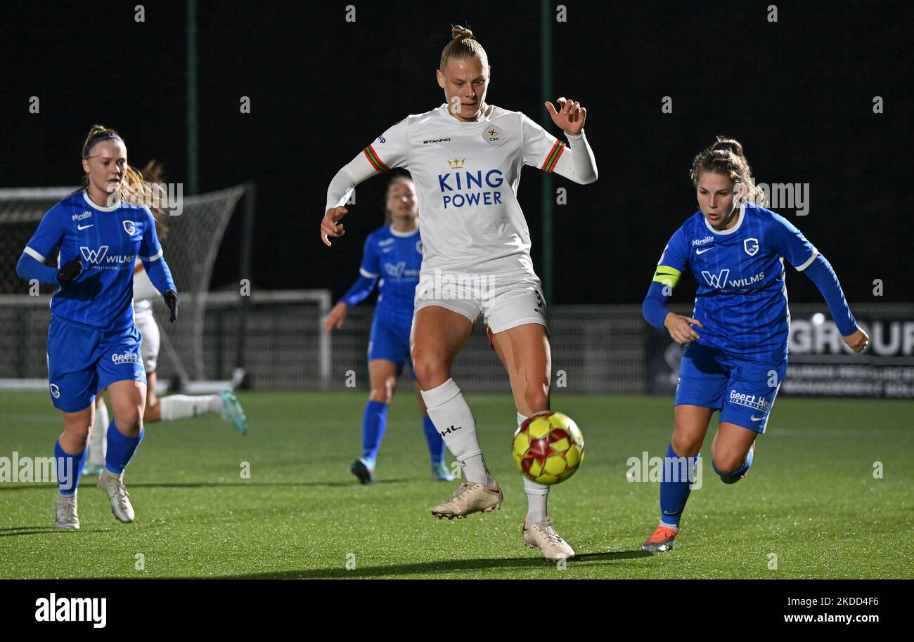 Ella Van Kerkhoven (3) of OHL pictured in a duel with Sien Vandersanden