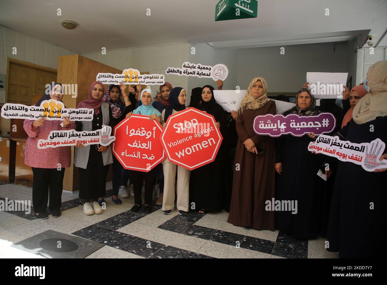 Palestinian women hold up signs demanding an end to violence against women at the Aisha Association for Woman and Child Protection in Gaza City on July 6, 2022. (Photo by Majdi Fathi/NurPhoto) Stock Photo