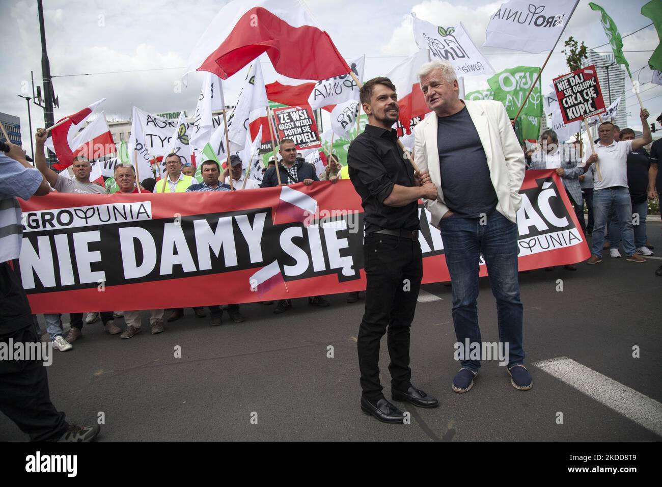 Michal Kolodziejczak agrounia leader and Piotr Ikonowicz seen during farmers protest against the economic crisis and cheap agricultural production. in Warsaw on July 7, 2022. (Photo by Maciej Luczniewski/NurPhoto) Stock Photo