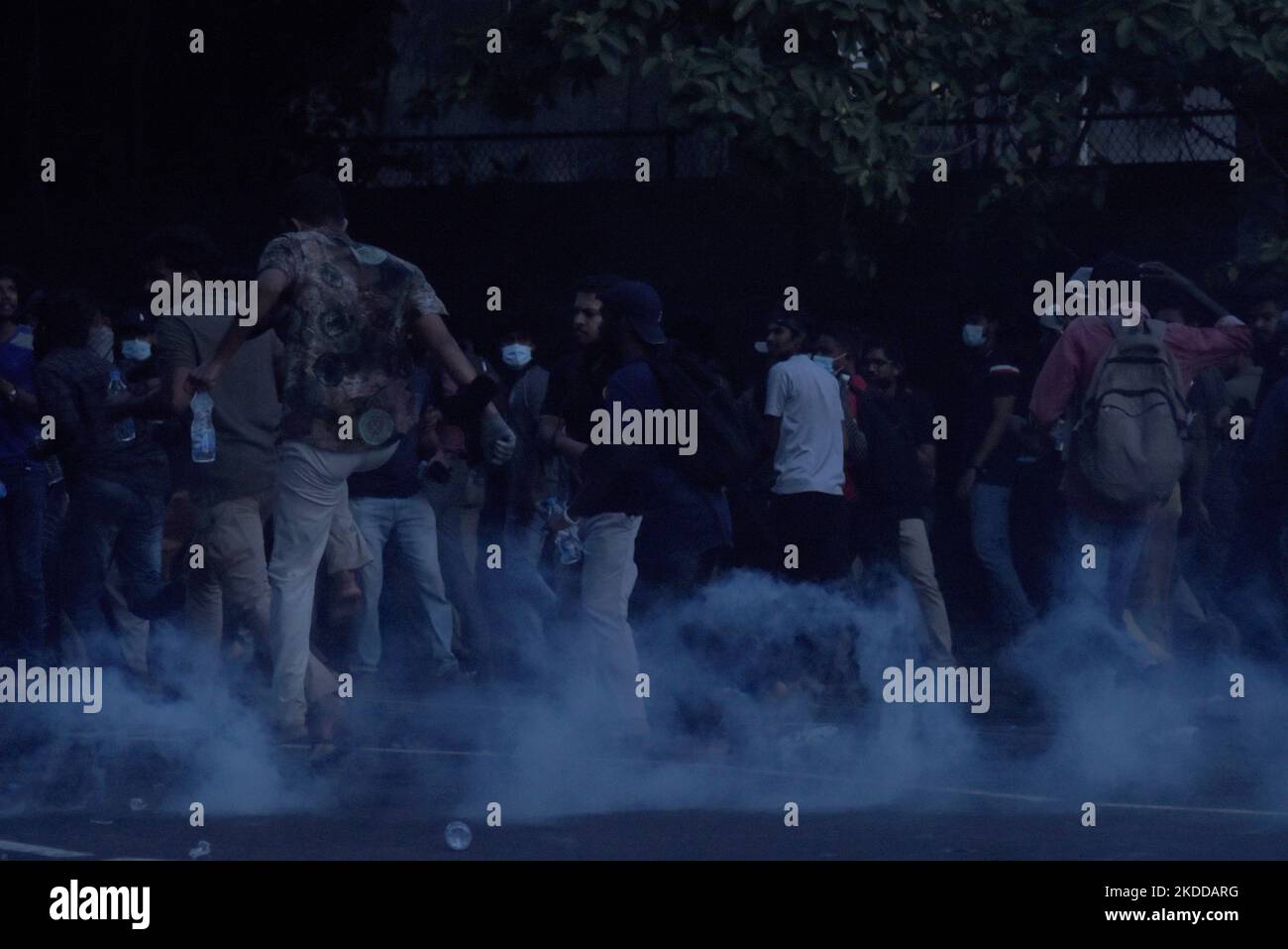 Police use water tear gas & water cannon to dispraise protesting ...