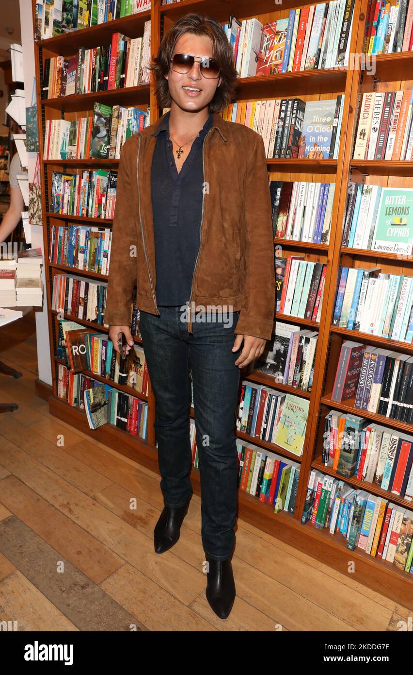 damian-hurley-attend-the-quickening-book-launch-at-daunt-books-in
