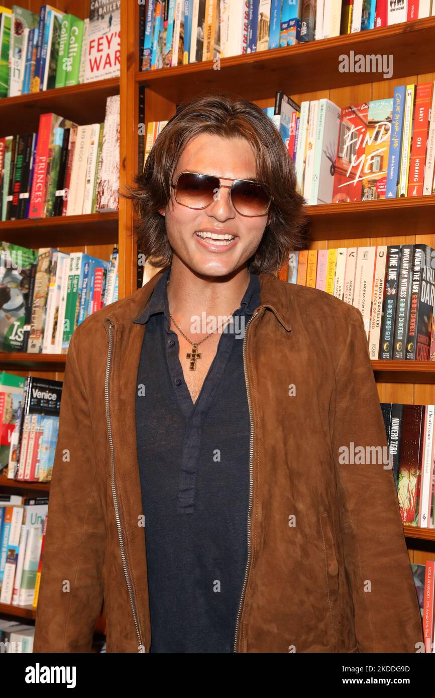 damian-hurley-attend-the-quickening-book-launch-at-daunt-books-in