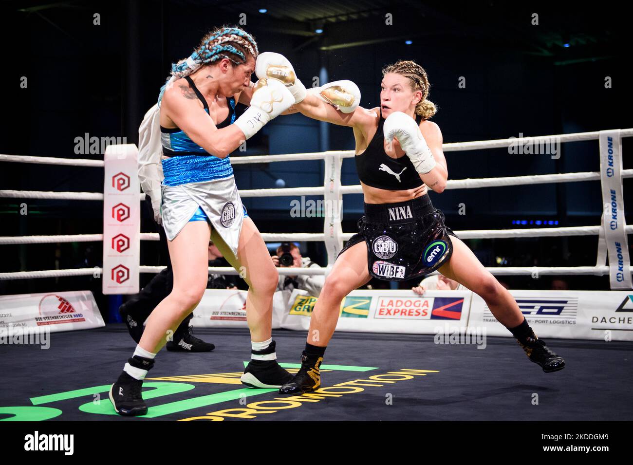 Hamburg, Germany. 05th Nov, 2022. Boxing: Pro - WIBF World Championship, featherweight: Nina Meinke (r) against Edith Soledad Matthysse at the Porsche Center Hamburg. Nina Meinke wins the fight. Credit: Gregor Fischer/dpa/Alamy Live News Stock Photo