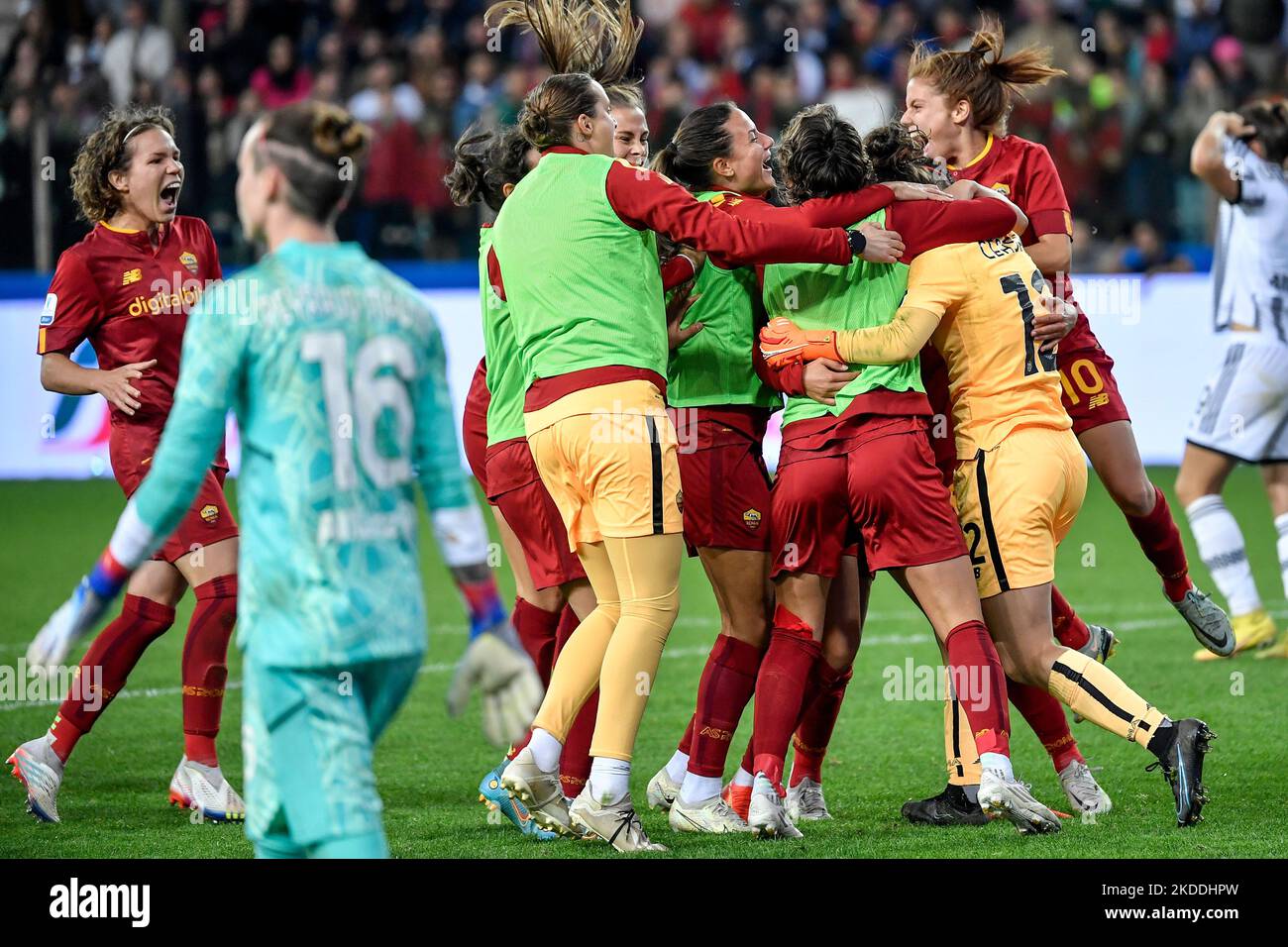 Parma, Italy. 05th Nov, 2022. AS Roma players celebrate at the end of the women italian supercup final between Juventus FC and AS Roma at Ennio Tardini stadium in Parma (Italy), November 5th, 2022. Photo Andrea Staccioli/Insidefoto Credit: Insidefoto di andrea staccioli/Alamy Live News Stock Photo