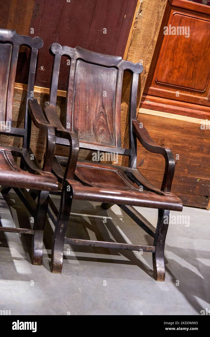 Traditional lounge chair hot sale