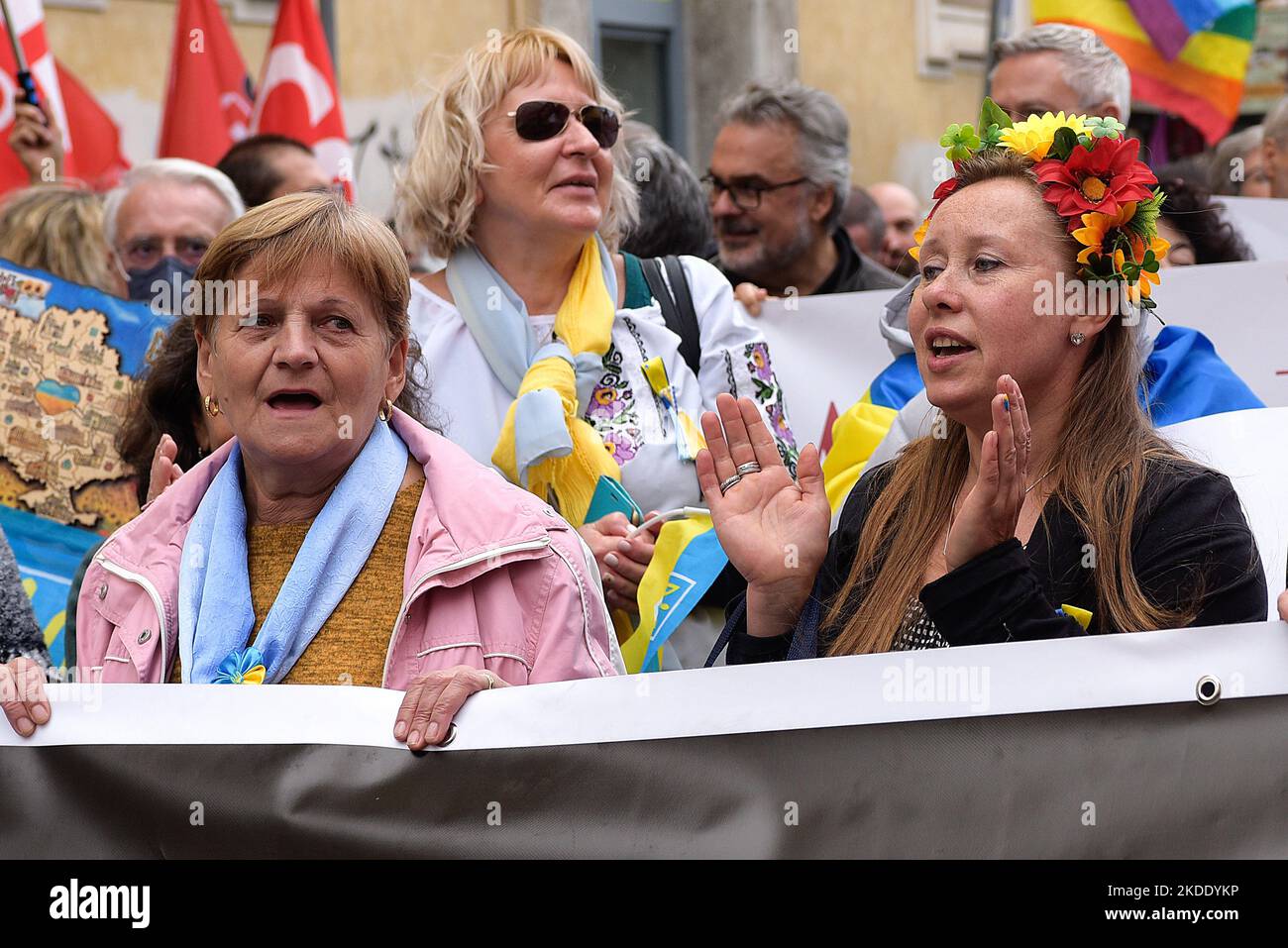 Rome, Italy. 05th Nov, 2022. Ukrainian women sing traditional Ukrainian hymns during the national demonstration for peace organized by Italian civil society associations together with the Europe for Peace coalition, in solidarity with the Ukrainian people and the victims of all wars. Credit: SOPA Images Limited/Alamy Live News Stock Photo
