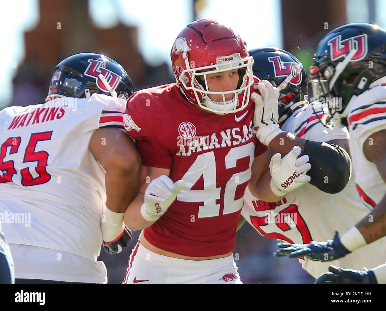 Scrimmage. 5th Nov, 2022. Razorback linebacker Drew Sanders #42 works ...