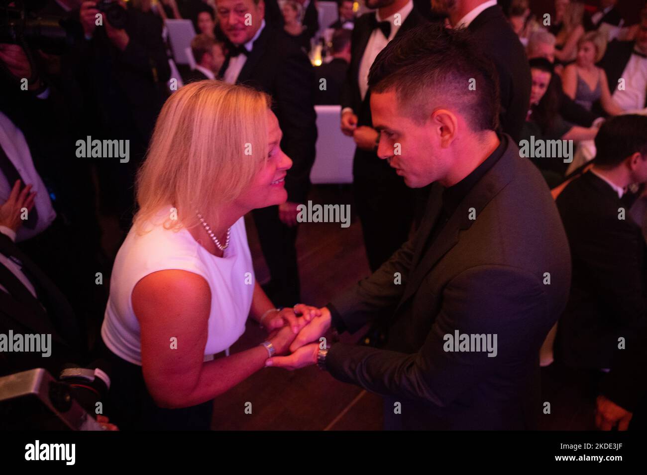 05 November 2022, Hessen, Frankfurt/Main: Nancy Faeser (SPD), Federal Minister of the Interior, and Eintracht Frankfurt's Rafael Borré talk to each other during the 40th German Sports Press Ball under the motto '40 Balls for Frankfurt. Unique in Germany' at the Alte Oper. Photo: Sebastian Gollnow/dpa Stock Photo