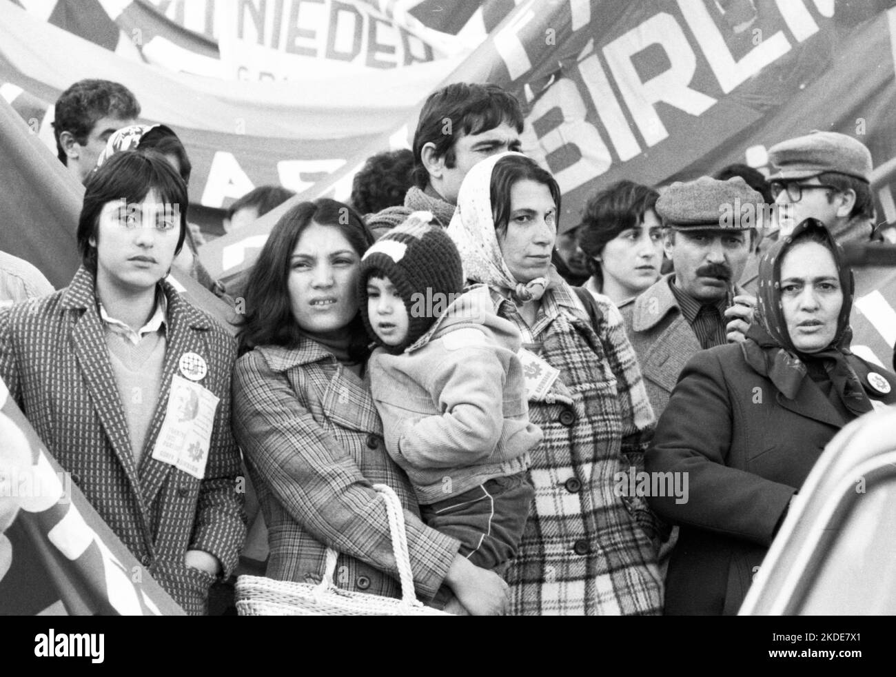 8000 Turks and their families demonstrated against the military