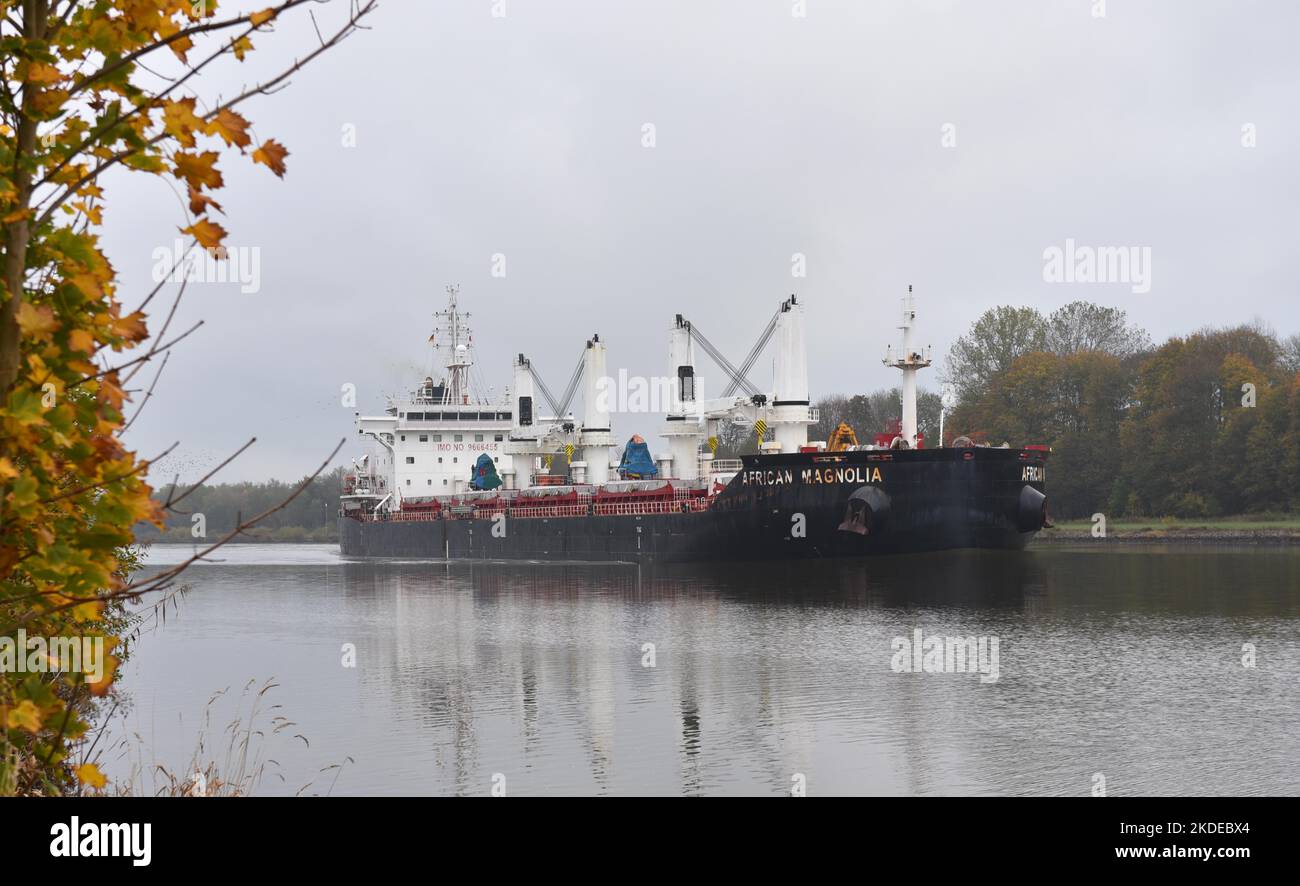 African canal hi-res stock photography and images - Alamy