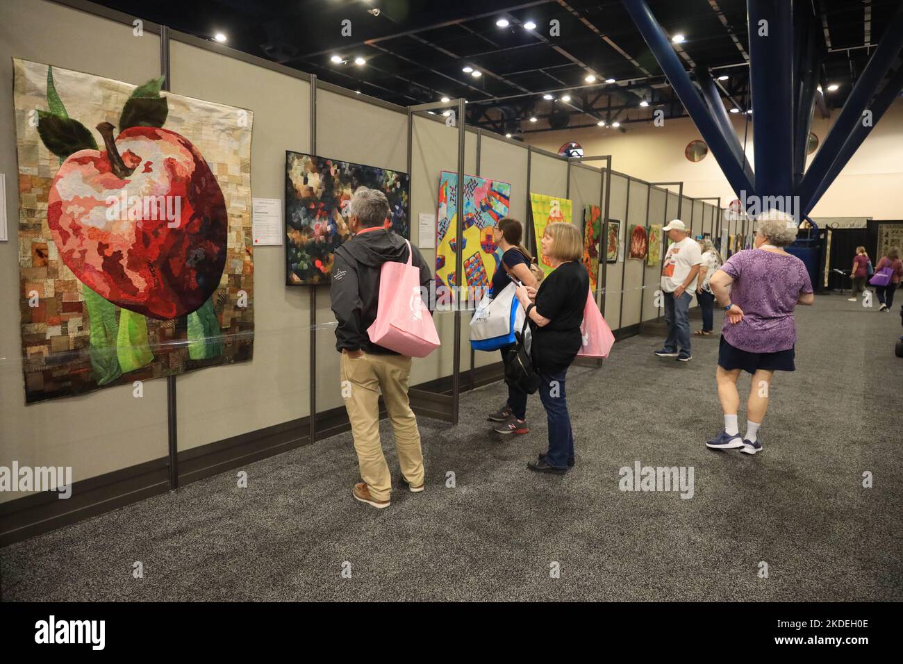 Houston, USA. 5th Nov, 2022. Visitors look at quilts during the Houston International Quilt Festival in Houston, Texas, the United States, on Nov. 5, 2022. Credit: Xu Jianmei/Xinhua/Alamy Live News Stock Photo