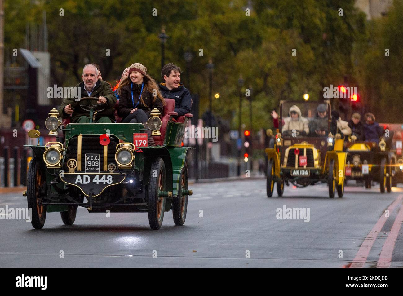 london-uk-6-november-2022-participants-in-vintage-cars-cross